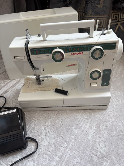 Продам машинку janome