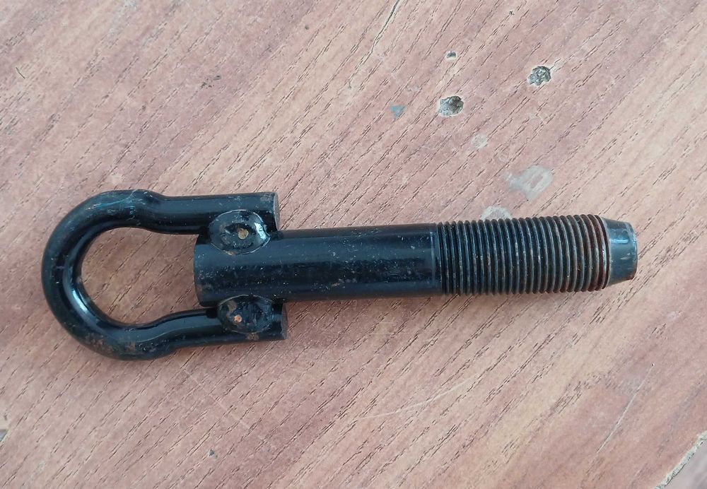 Буксировочный крюк