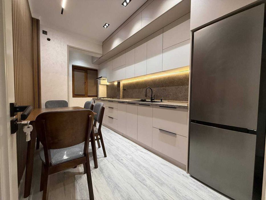 3-шка на Мирзо-Улугбекском Ц-1 Метро Хамид Алимжана 90 m²