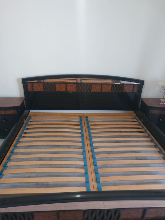 Pat matrimonial lemn masiv lacuit 200x200