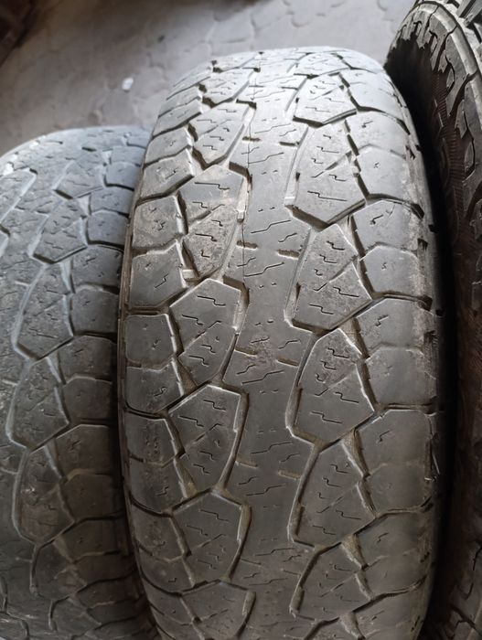 235/75/15 продам комплект