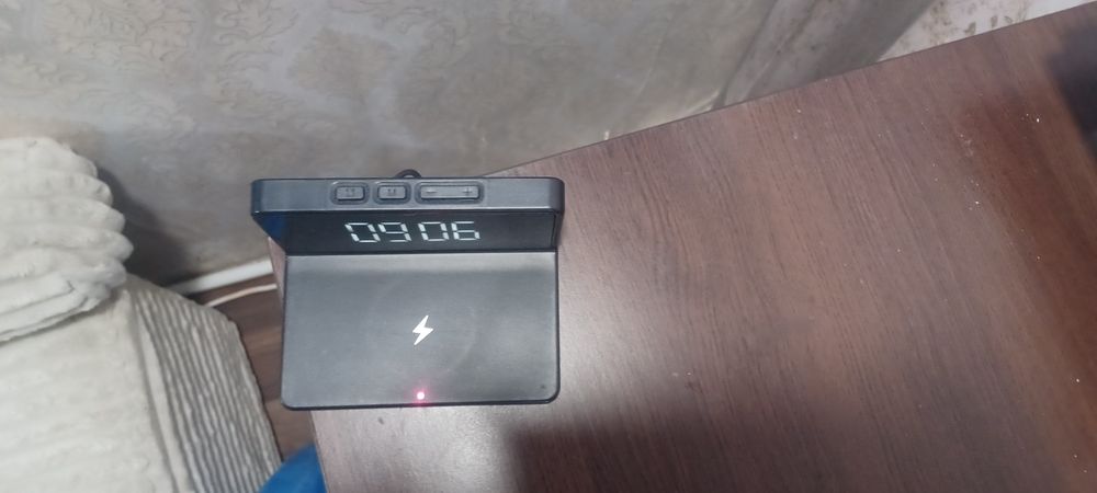 Incarcator wireless cu ceas