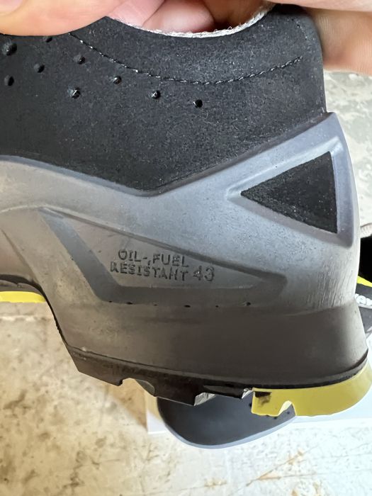 Vand pantofi protectie Uvex marimea 43