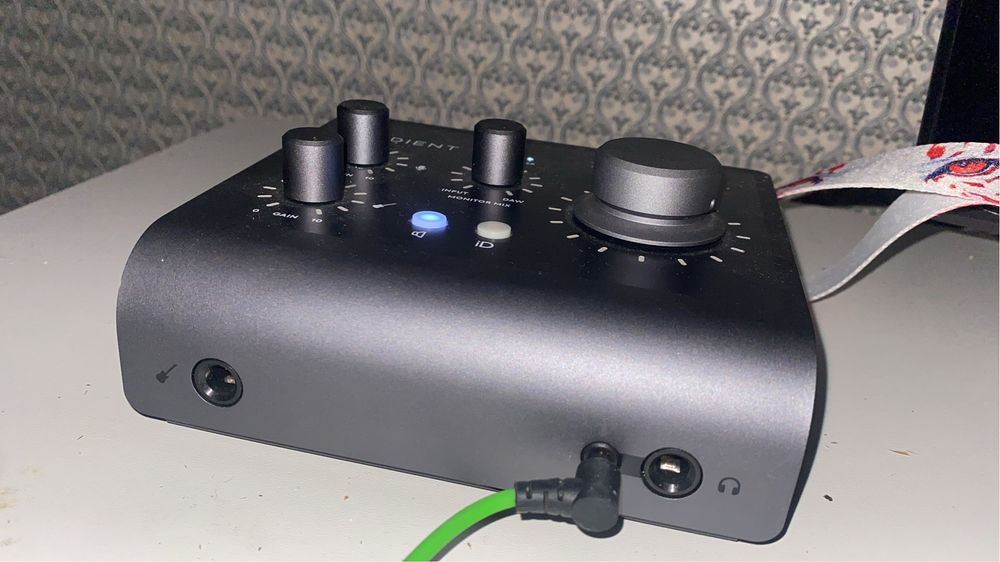 Аудиокарта audient ID4 MKII