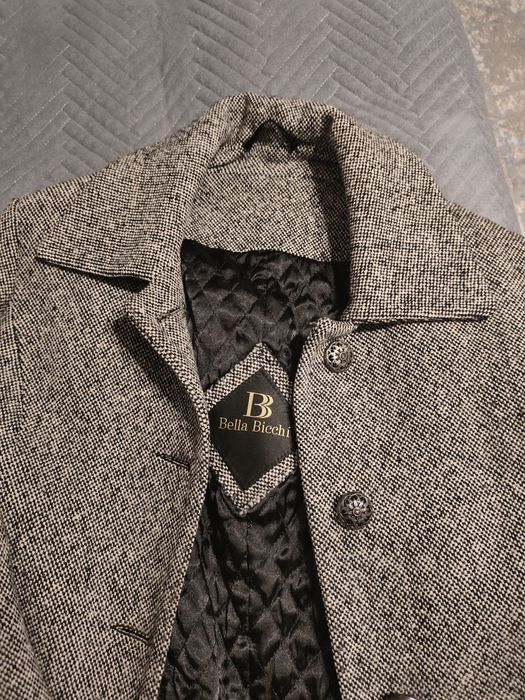 Продам пальто  б/у за 20000 ,торг.