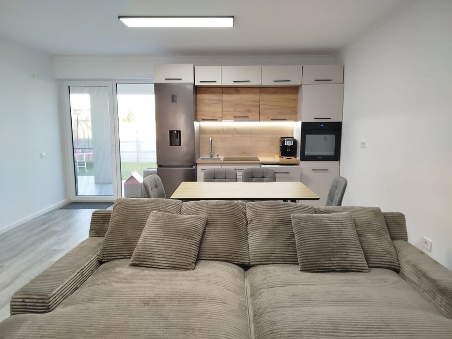 Casa tip duplex.