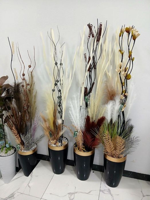 Декоративные сухие ветки. Искусственные цветы и деревья