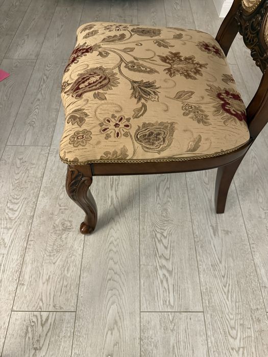 Scaune epoca cu model