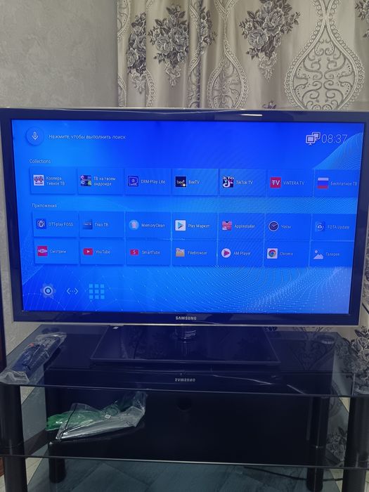 Samsung 40" Full HD + Android X98Q + стеклянная тумба