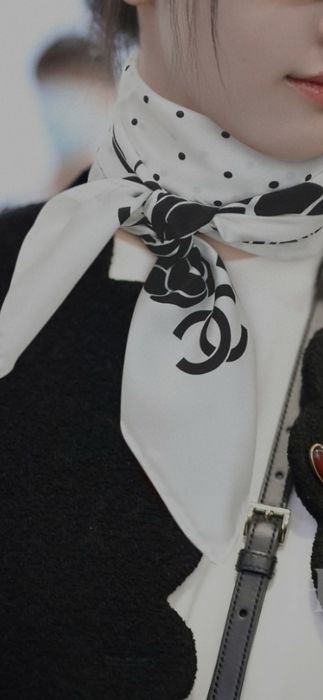 Eșarfe Chanel model 2026, 100% mătase, 90×90cm, 2 modele