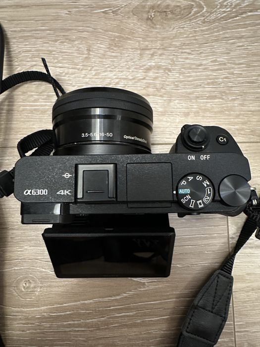 Sony A6300 + Obiectiv 15-50 OSS + Acumulator + Card de memorie