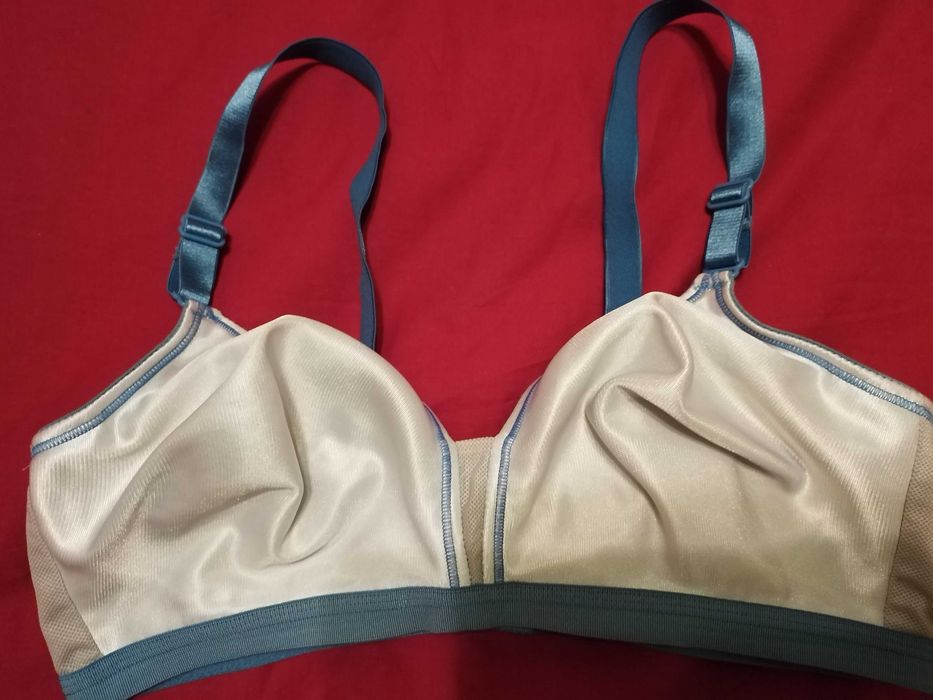 Sutien sport de la: Crivit, alb cu bleu. Marime EUR: 80C! Purtat 1 dat