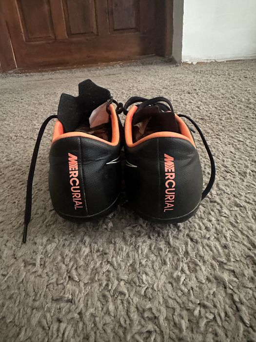 Papuci pentru fotbal Nike