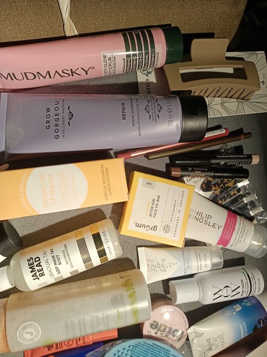 Неупотребявана козметика от кутии