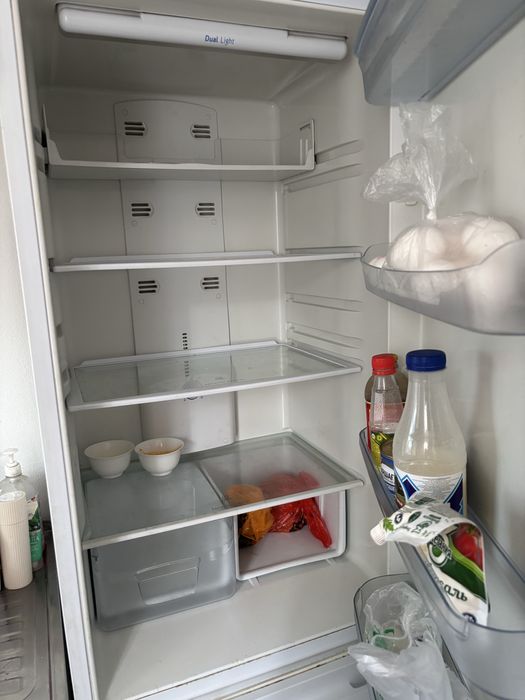 Холодильник + моразильник продам, чистое, без запоха.