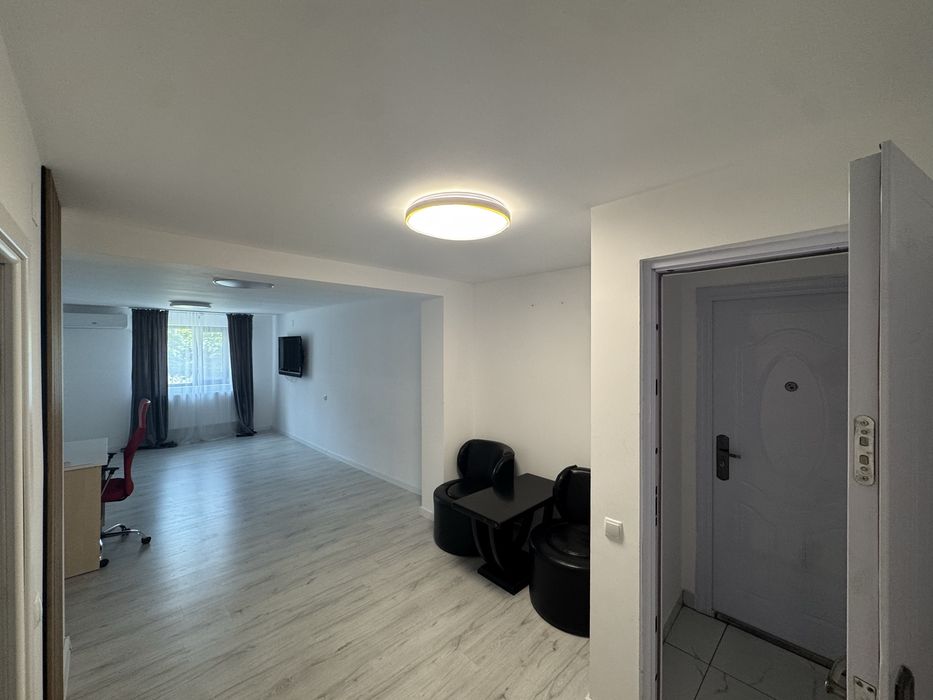 5 spatii comerciale/ Rusidava