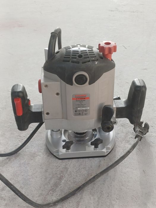 Фрезер вертикальный CROWN CT11002