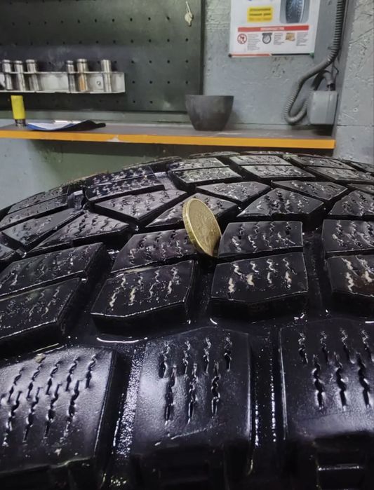 Шины липучка Maxxis r18