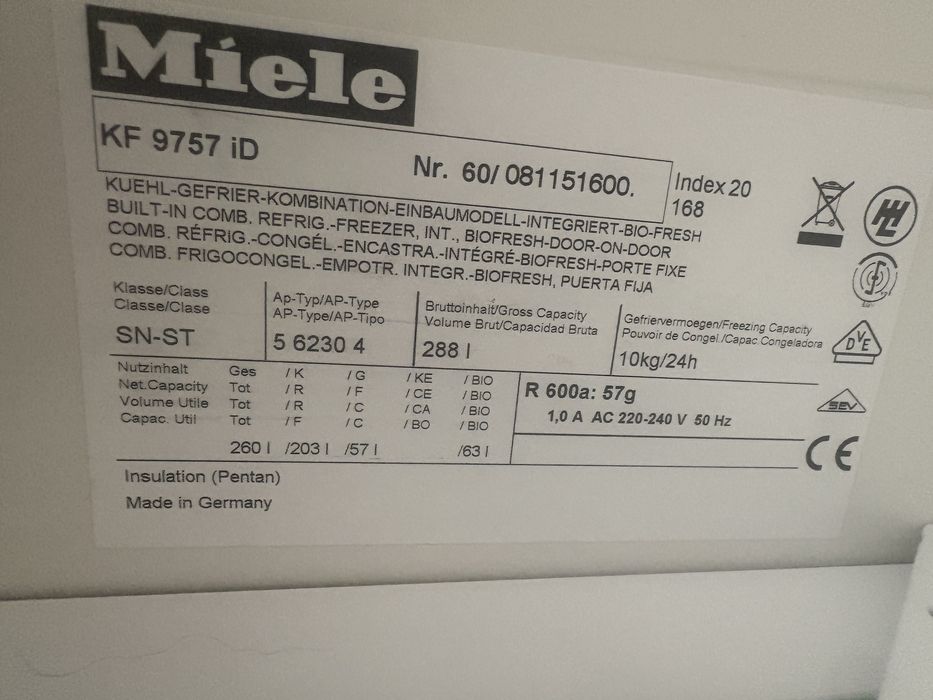 Хладилник  с фризер за вграждане Miele 9757 iD