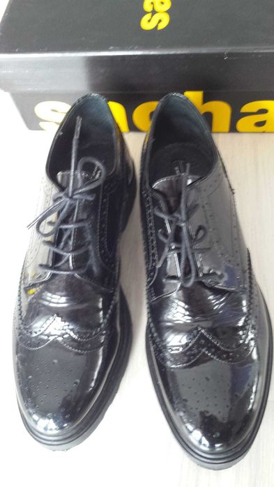Pantofi oxford de lac pe piele marca Sacha
