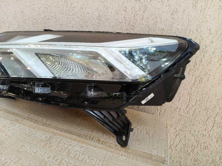 Far stanga Dacia Logan 3 facelift Sandero Jogger 2022 2023 2024 2025