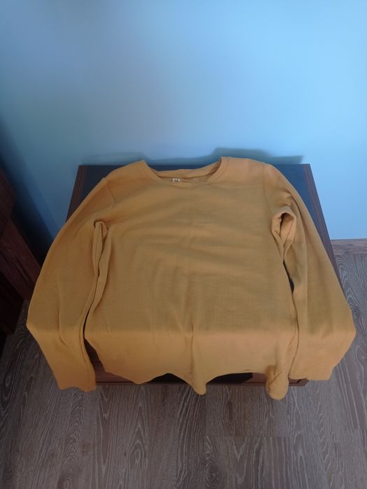 Продавам използвани дрехи.