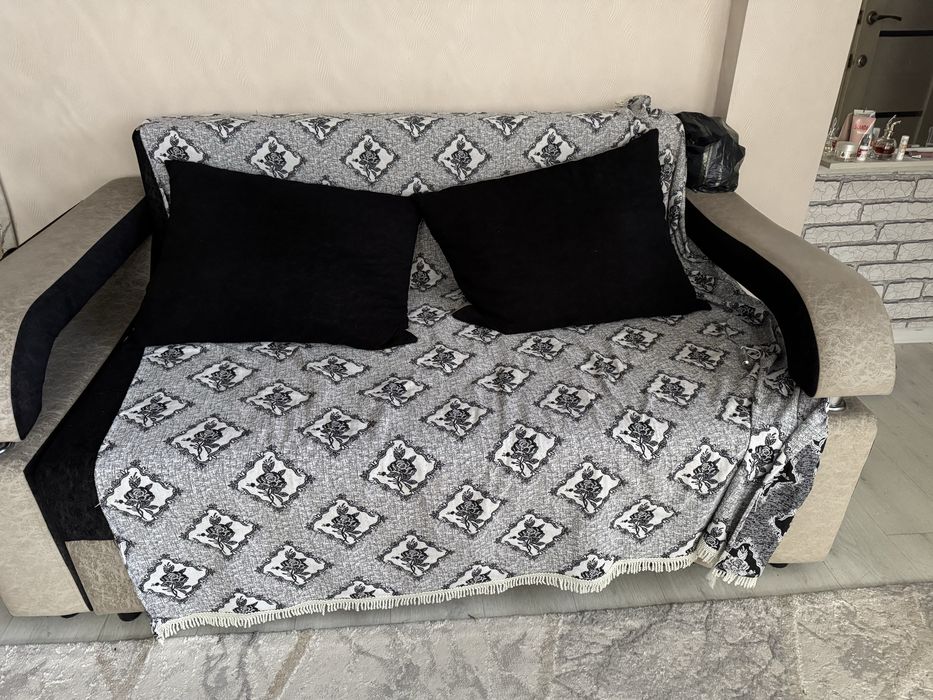 Продам два дивана