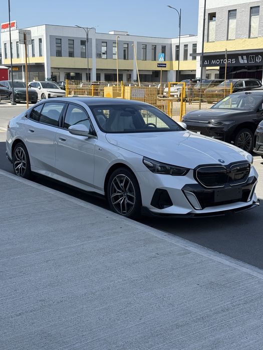 Bmw i5 40l 2025-Yil 713km Qimmat body kit kraska tozza Probeg oziniki
