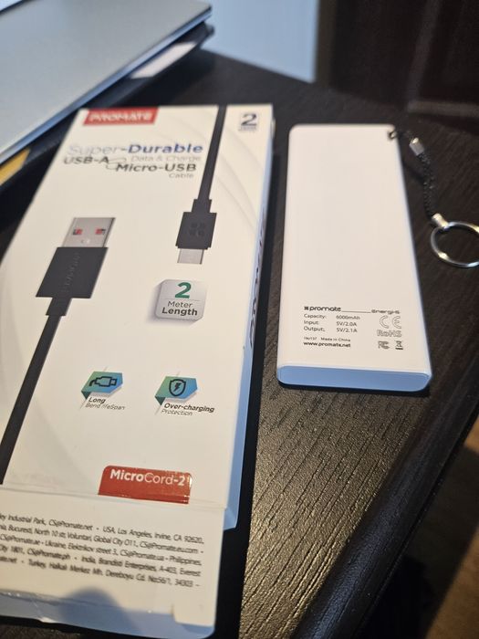 Baterie externa telefon de  6000 Ah + Accesorii