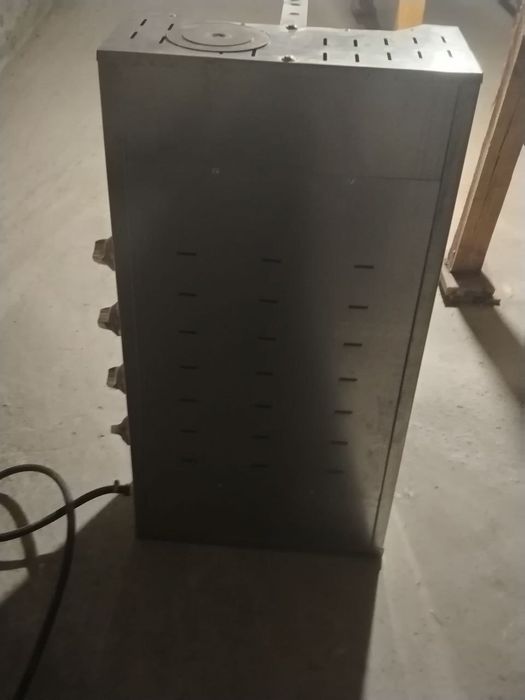 Shavurmani go'shtini pishiraydigon aparat holati yahshi