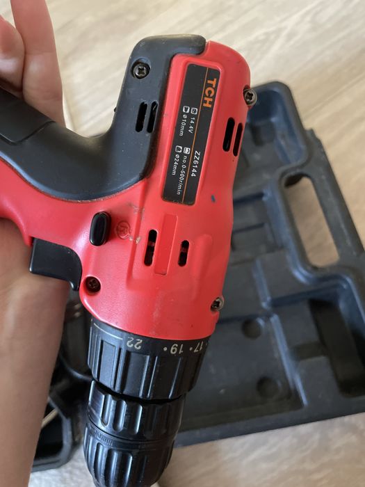 Шуруповерт шуруповерт