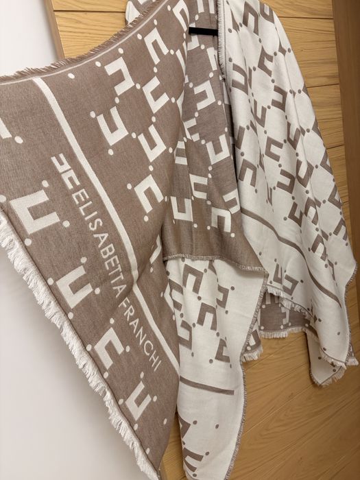 Чисто нов шал/ пончо Elisabetta Franchi