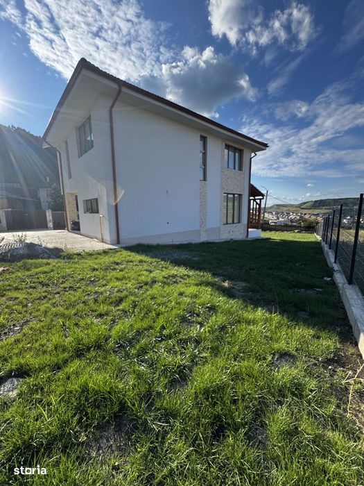 Casa individuala, 4 camere, 120 mp utili, teren liber 702 mp, Chinteni