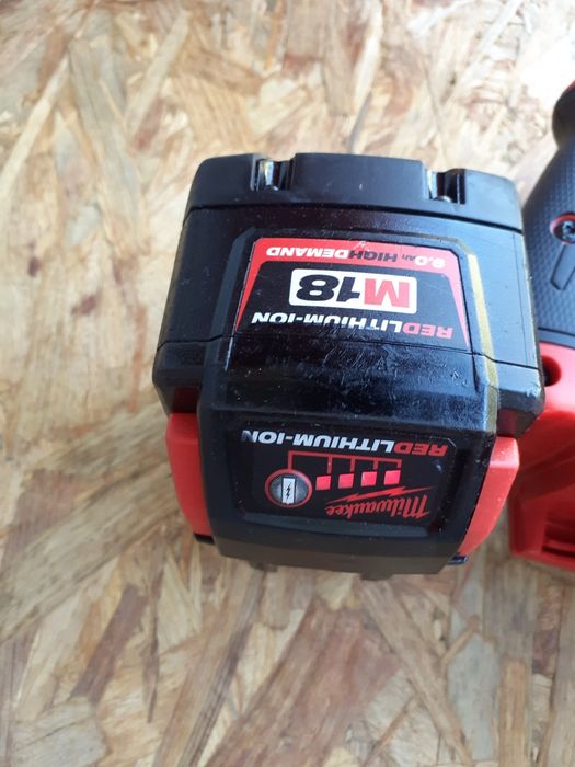 Milwaukee rotopercutor pe acumulatori