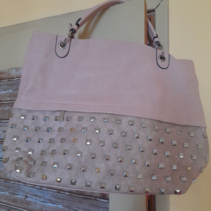 Дамска раница и чанти