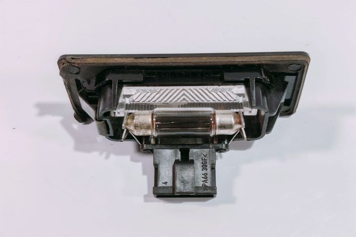 Lampa numar haion 8T0943021 Volkswagen VW Passat B6 seria