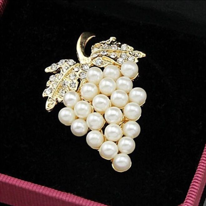 Различни видове брошки