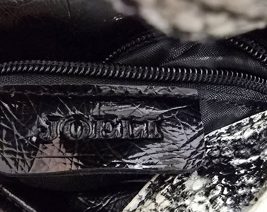 Интересна малка чанта