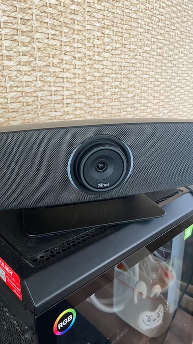 Веб камеру Trust iris