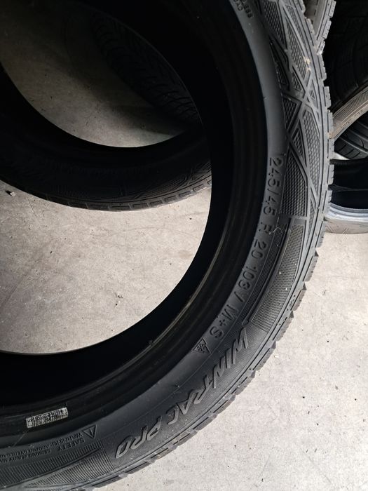 Anvelope second iarna 245 45 R20 Vredestein