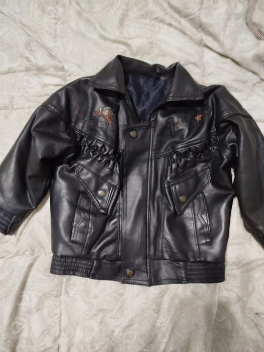 3 Куртки и ветровка.Не дорого.