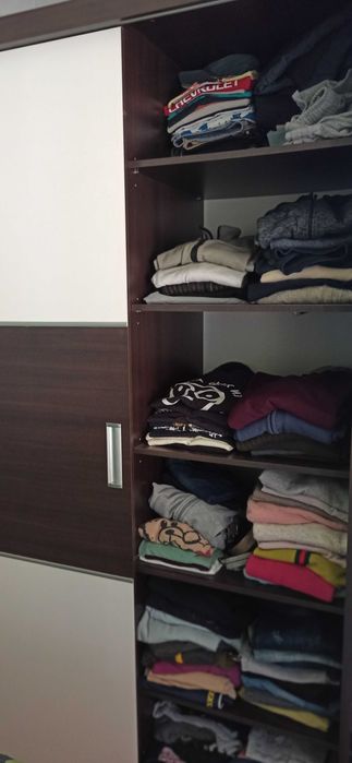 Гардероб с плъзгащи врати