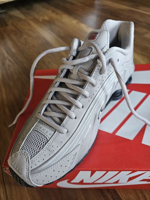 Оригинални маратонки Nike  Air Shox R4