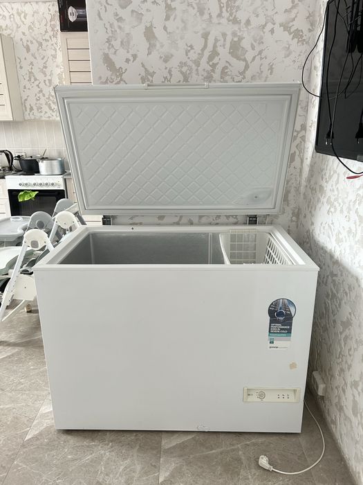 Морозилка большая.