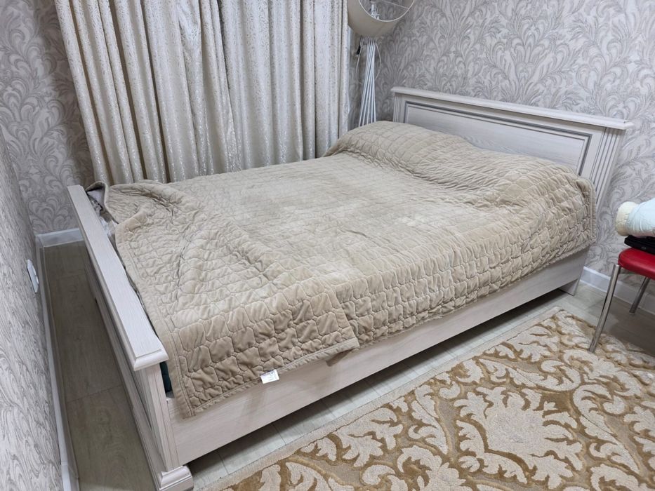 Кровать с матрасом