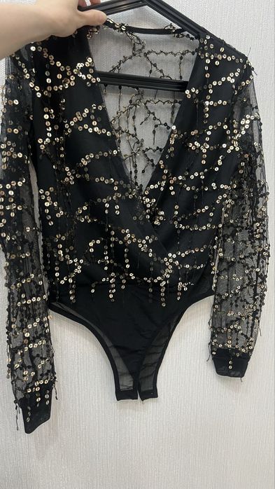 Боди черный с пайетками