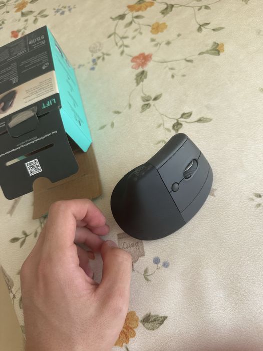 Продаю Logitech Lift Vertical Ergonomic Mouse,