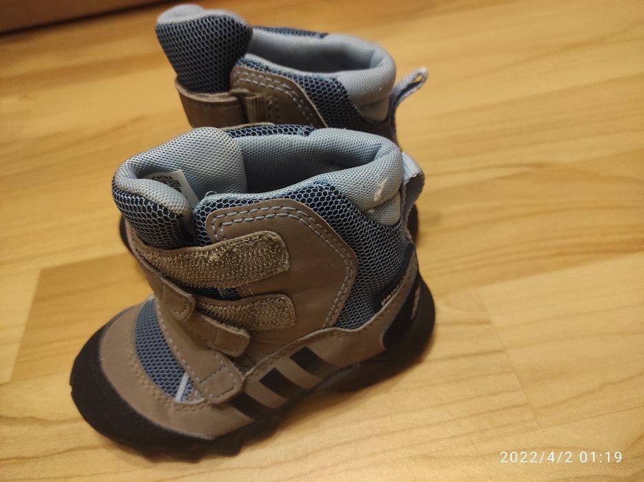 Продам детскую обувь.