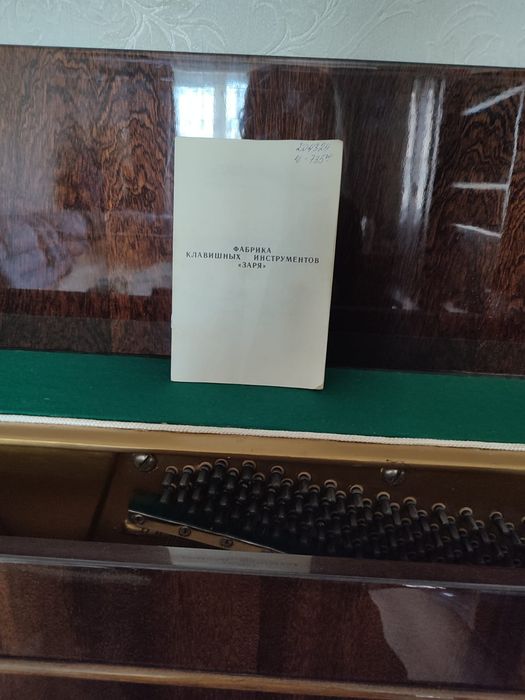 Продам пианино Заря