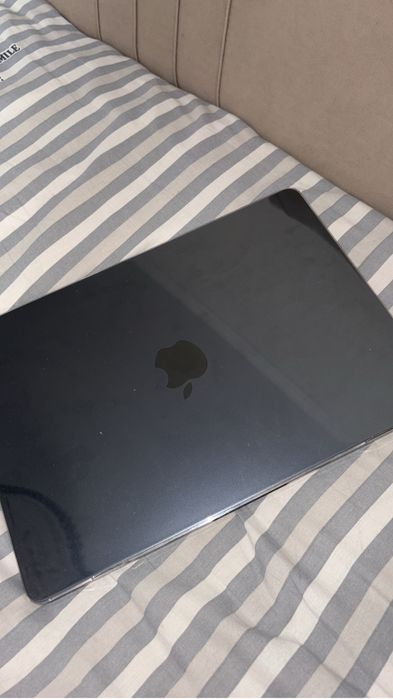 Продаю Apple MacBook Air 13 2025